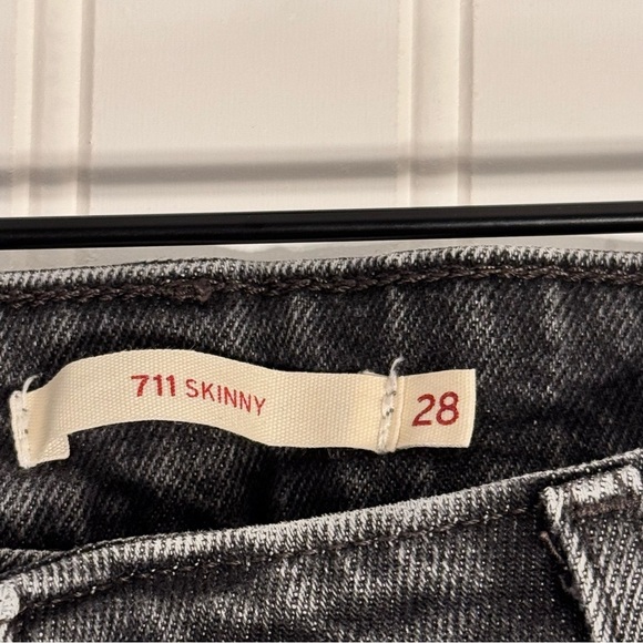 Levi’s Women’s 711 Skinny Distressed Black Denim Jeans Size 28 - Picture 10 of 14